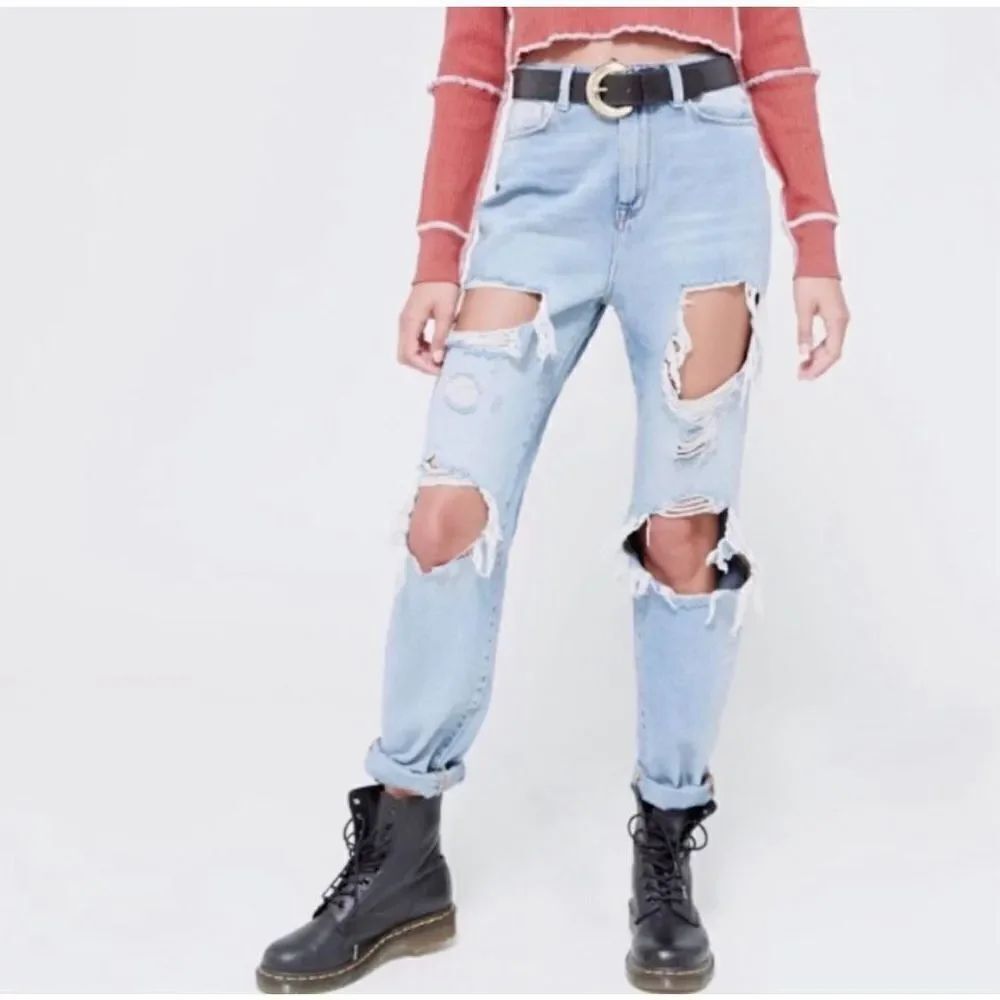 BDG Urban Outfitters High Rise Destroyed Mom Jeans NWT Size 24